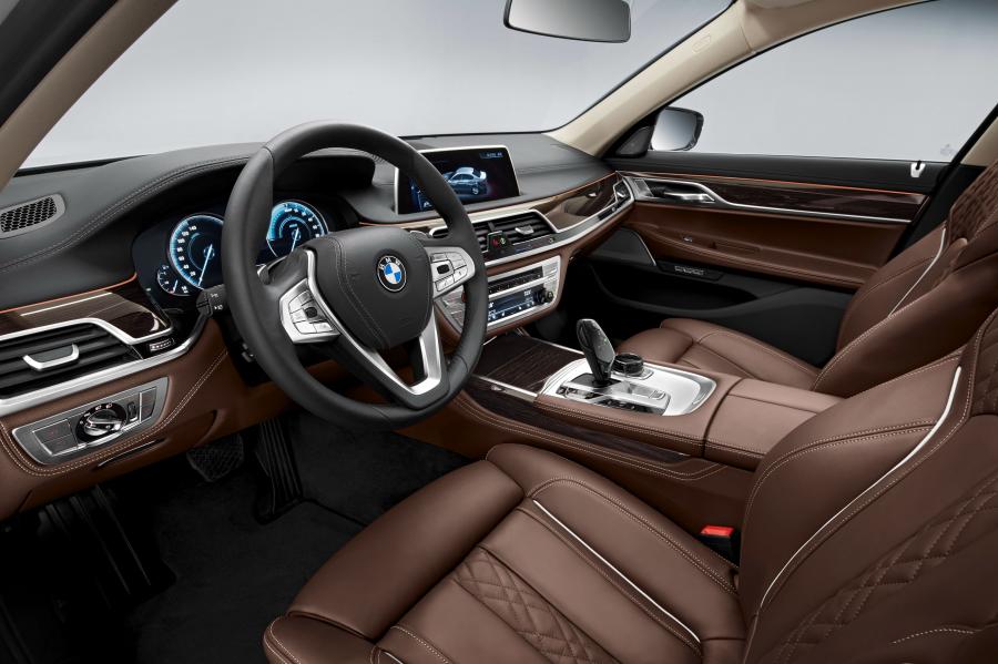 Интерьер BMW 740e iPerformance (G11) 2016 года  (WW) (фото 17 из 17)